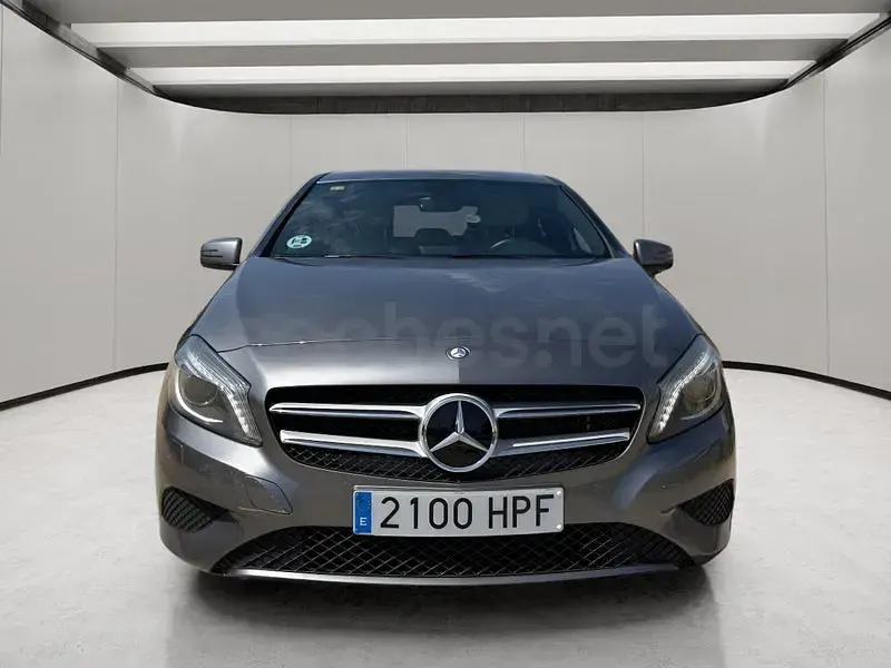 Usado Mercedes A200 Urban 136 CV (100 kW) 2013 Gris / plata Utilitario