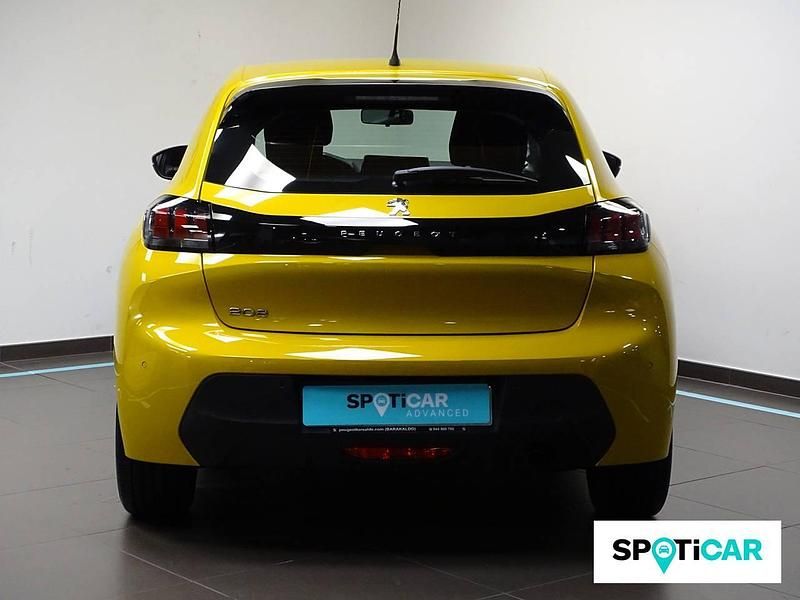Usado Peugeot 208 Active 101 CV (74 kW) 2021 Dorado Utilitario