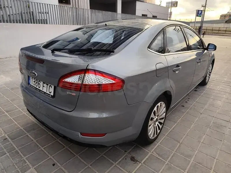 Usado Ford Mondeo Titanium 140 CV (102 kW) 2009 Azul Berlina