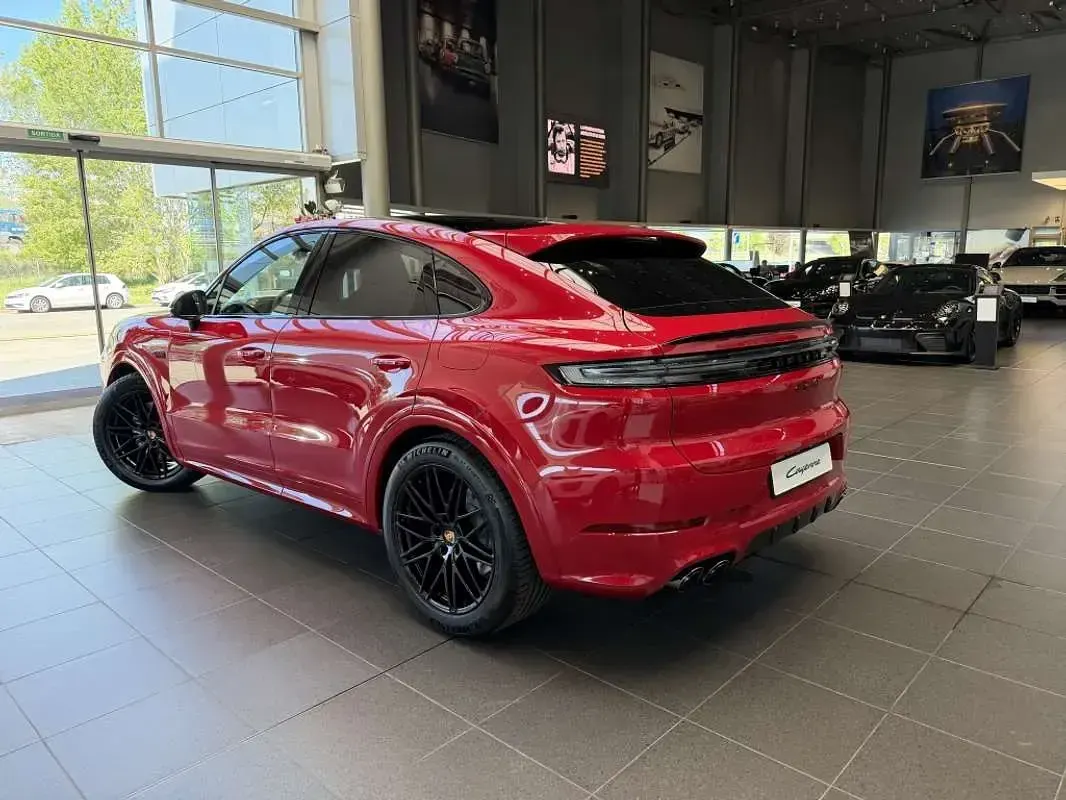 Usado Porsche Cayenne Black Edition 470 CV (345 kW) 2026 Rojo SUV