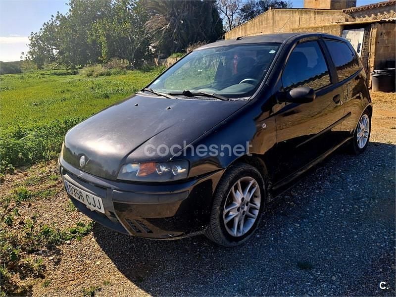 Usado Fiat Punto 80 CV (58 kW) 2003 Negro Utilitario