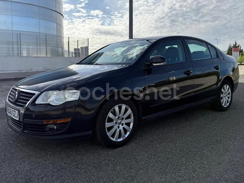 Negro Usado 2009 VW Passat Edition Berlina | 5300 € (Buen precio) - Imagen 1/4