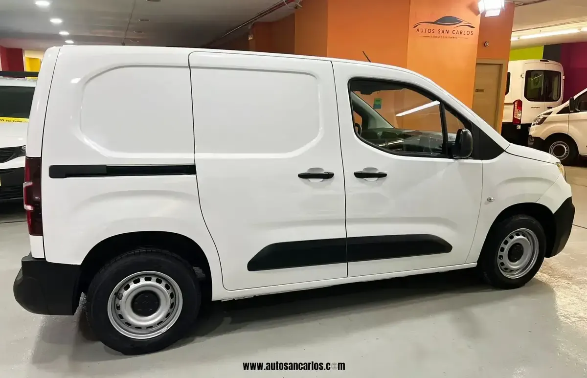 Usado Citroën Berlingo 100 CV (73 kW) 2022 Blanco Monovolumen