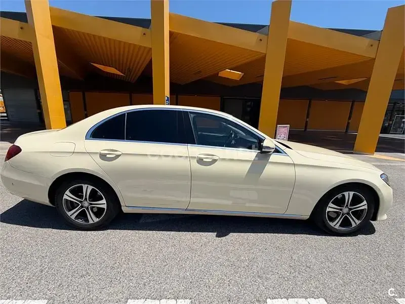 Usado Mercedes E200 150 CV (110 kW) 2018 Blanco Berlina