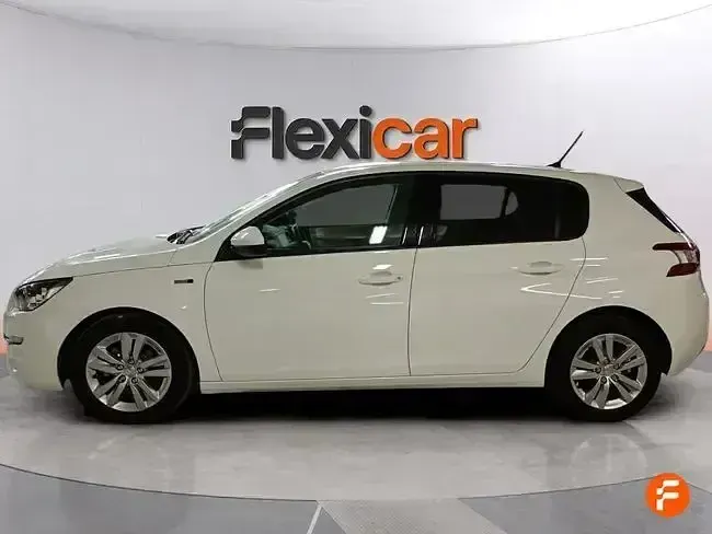 Usado Peugeot 308 Active 99 CV (72 kW) 2017 Blanco