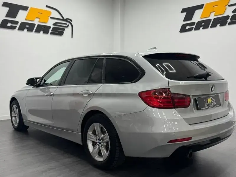 Usado BMW 318 143 CV (105 kW) 2013 Gris / plata Familiar