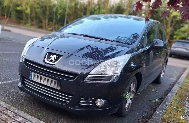 Usado Peugeot 5008 112 CV (82 kW) 2011 Negro Monovolumen