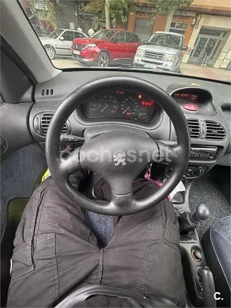 Usado Peugeot 206 90 CV (66 kW) 2000 Gris / plata Berlina