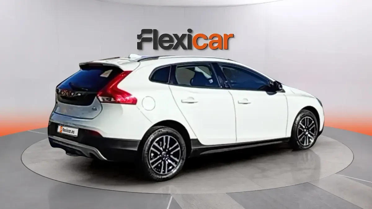 Usado Volvo V40 Momentum 150 CV (110 kW) 2017 Blanco Berlina