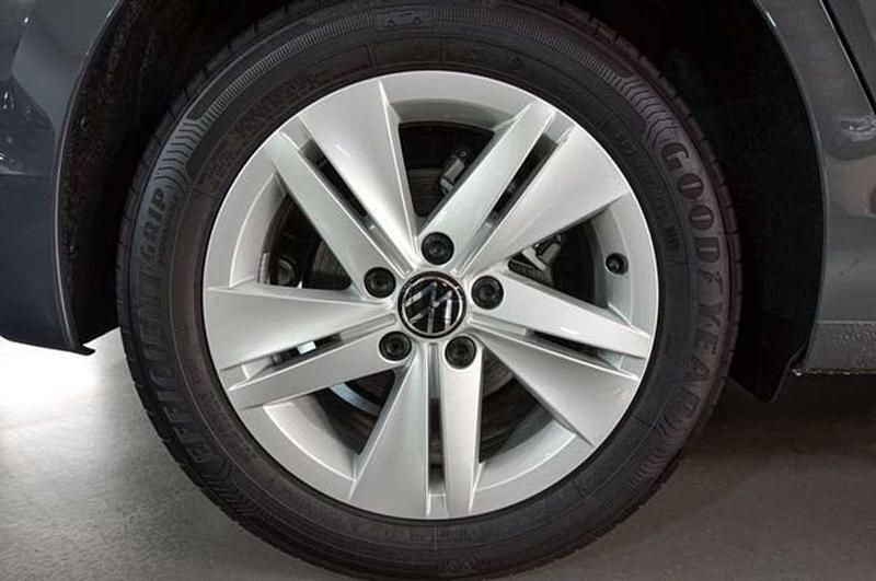 Usado VW Golf VIII 110 CV (80 kW) 2023 Gris Berlina