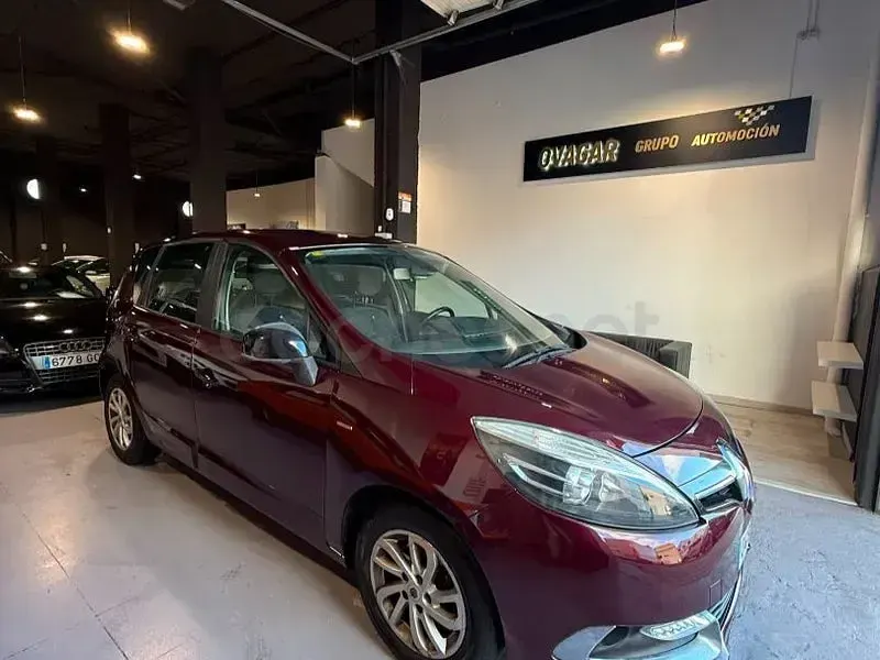 Usado Renault Scénic IV Intens 110 CV (80 kW) 2018 Granate Monovolumen