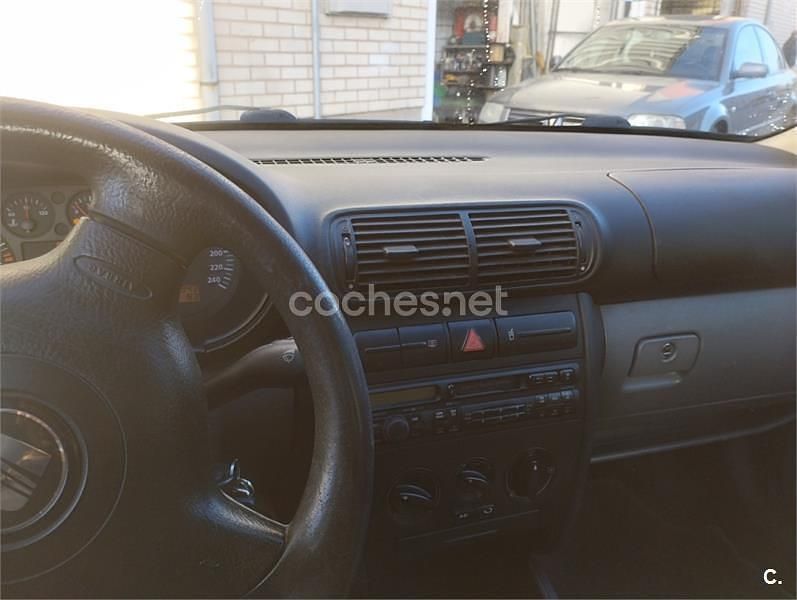 Usado Seat Toledo Stella 90 CV (66 kW) 2001 Azul Berlina