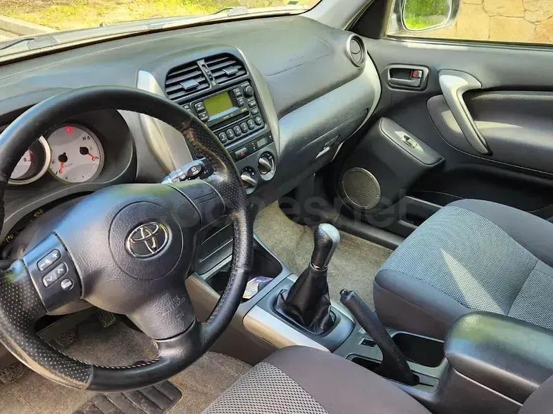 Käytetty Toyota RAV4 Luna 125 HP (91 kW) 2005 Harmaa Katumaasturi