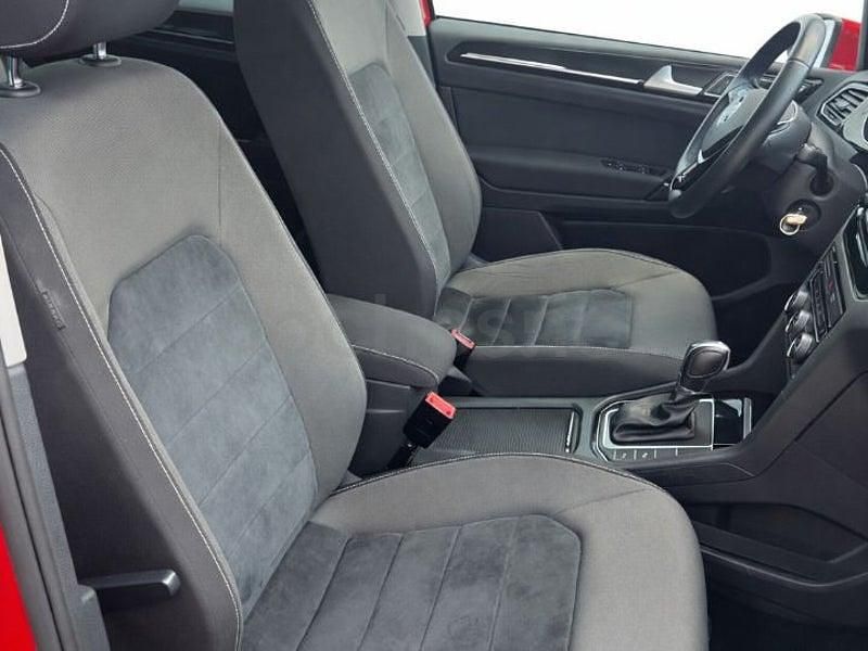 Usado VW Golf Sportsvan Advance 125 CV (91 kW) 2017 Rojo Monovolumen