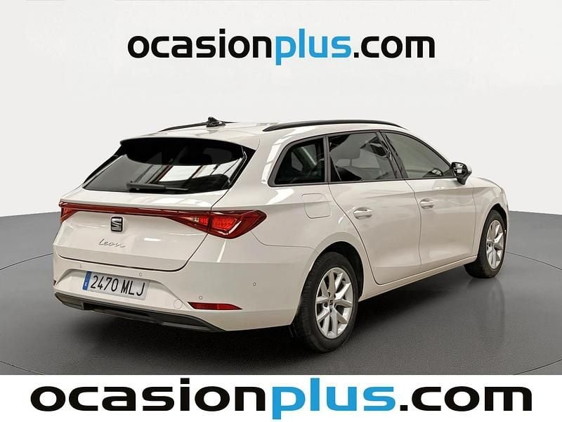 Usado Seat Leon Style 130 CV (95 kW) 2023 Blanco Monovolumen