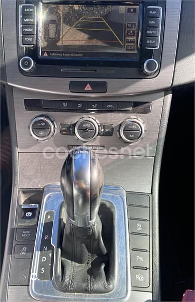 Usado VW Passat Advance 140 CV (102 kW) 2013 Gris / plata Familiar