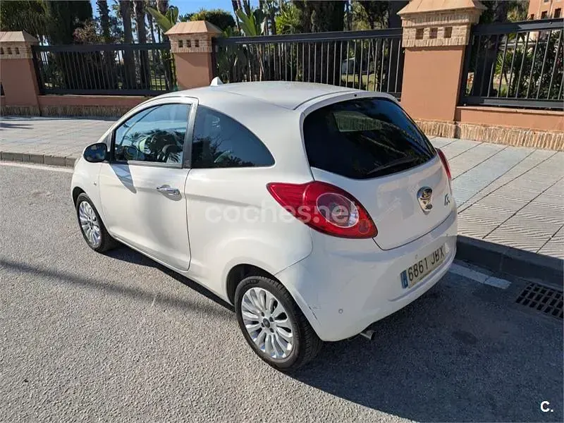 Usado Ford Ka Titanium 69 CV (50 kW) 2014 Blanco Berlina