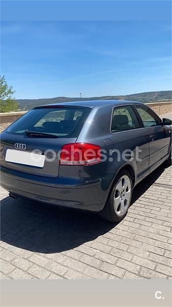 Gris / plata Usado 2005 Audi A3 Ambition Berlina | 5750 € (Precio justo) - Imagen 1/1
