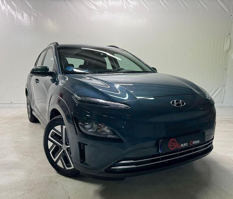 Gris Usado 2021 Hyundai Kona SUV | 19.900 € (Un poco caro) - Imagen 1/4