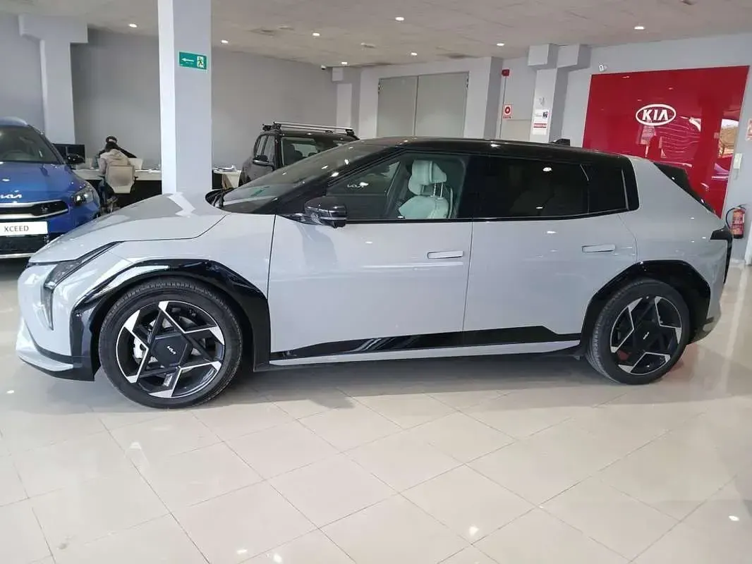 Usado Kia EV4 GT-Line 150 kW (204 CV) 2025 Gris Utilitario