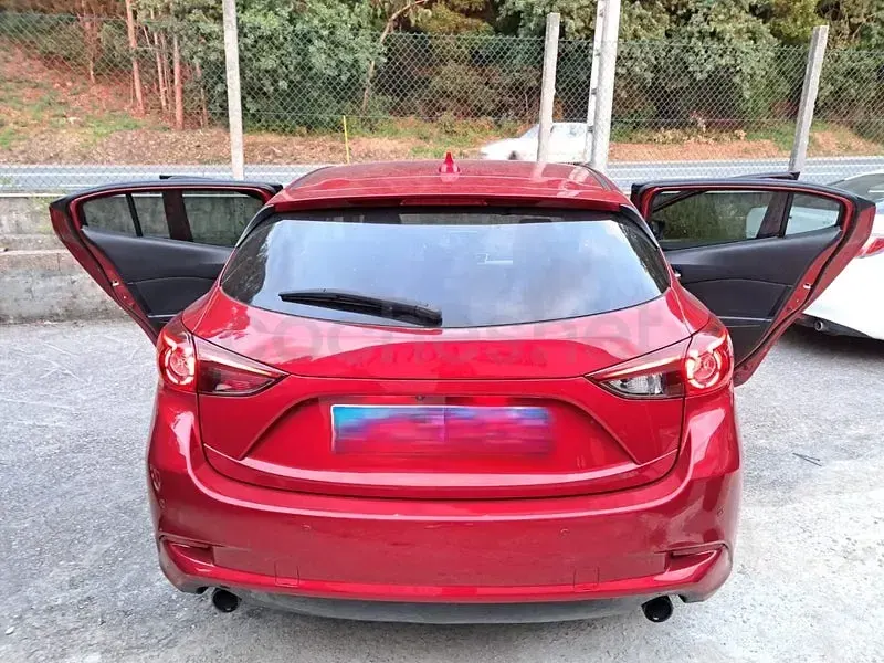Usado Mazda 3 Luxury 150 CV (110 kW) 2016 Granate Berlina