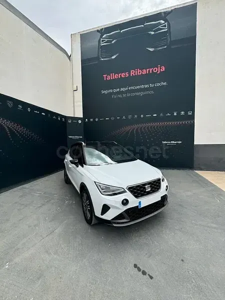 Usado Seat Arona FR 115 CV (84 kW) 2025 Blanco SUV