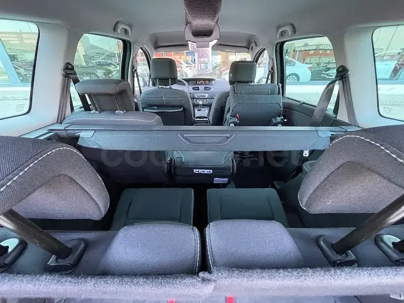 Usado Renault Grand Scénic Bose Edition 130 CV (95 kW) 2015 Negro Monovolumen