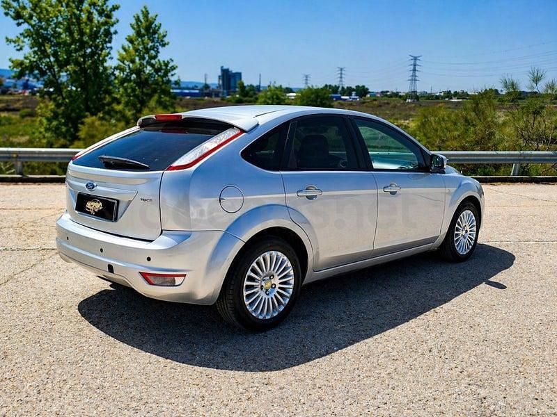 Usado Ford Focus Sport 115 CV (84 kW) 2011 Gris / plata Berlina