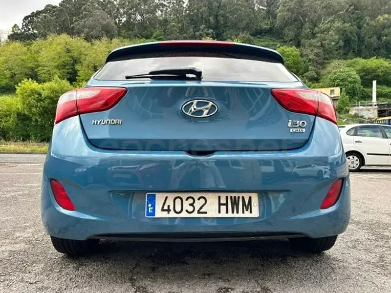 Usado Hyundai i30 GO! 90 CV (66 kW) 2014 Azul Berlina