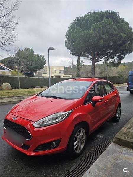 Usado Ford Fiesta Trend 100 CV (73 kW) 2016 Rojo Berlina