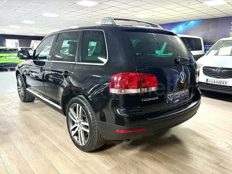 Usado VW Touareg 225 CV (165 kW) 2006 Negro SUV