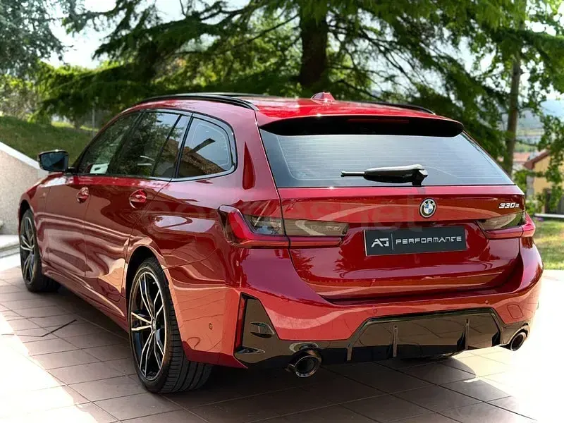 Usado BMW 330e Comfort Edition 292 CV (214 kW) 2025 Rojo Familiar