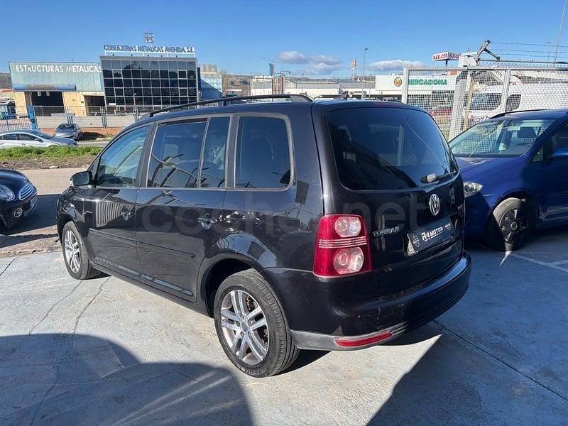 Usado VW Touran Highline 140 CV (102 kW) 2007 Negro Monovolumen