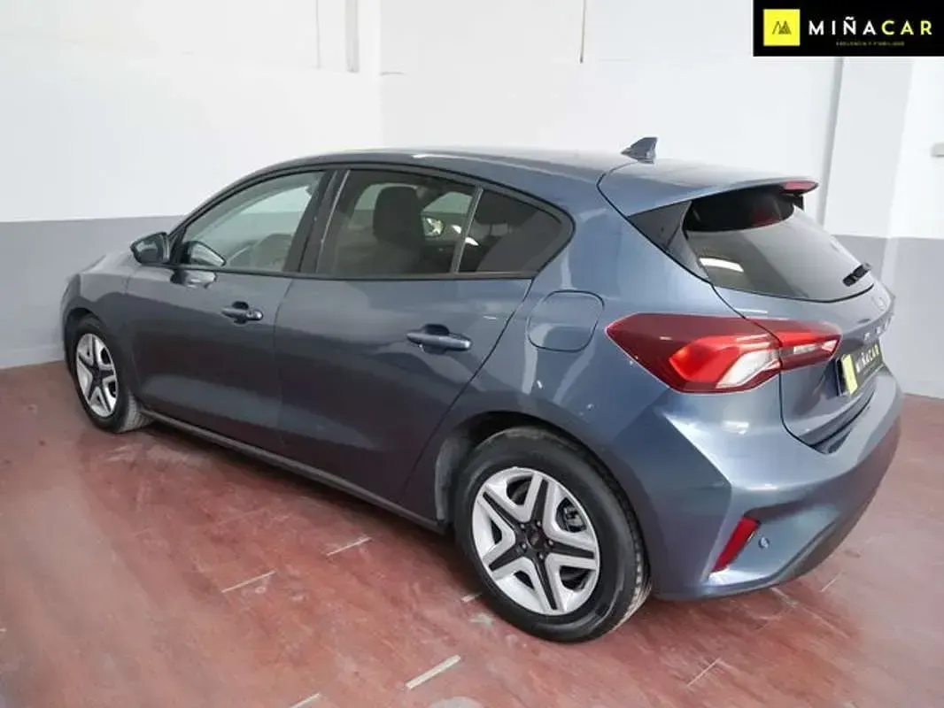 Usado Ford Focus Trend+ 120 CV (88 kW) 2022 Azul Utilitario