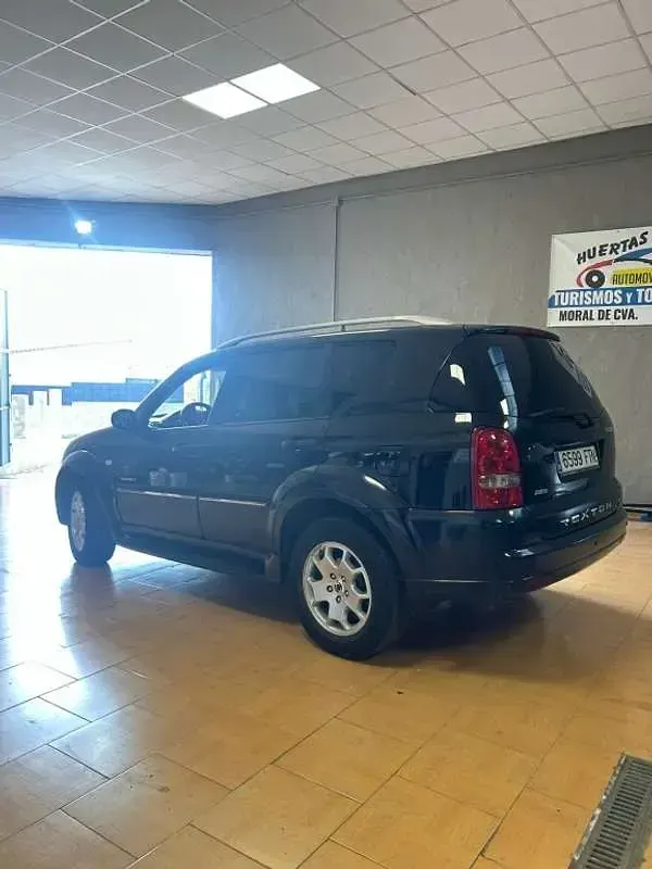 Usado SsangYong Rexton 165 CV (121 kW) 2006 Negro SUV