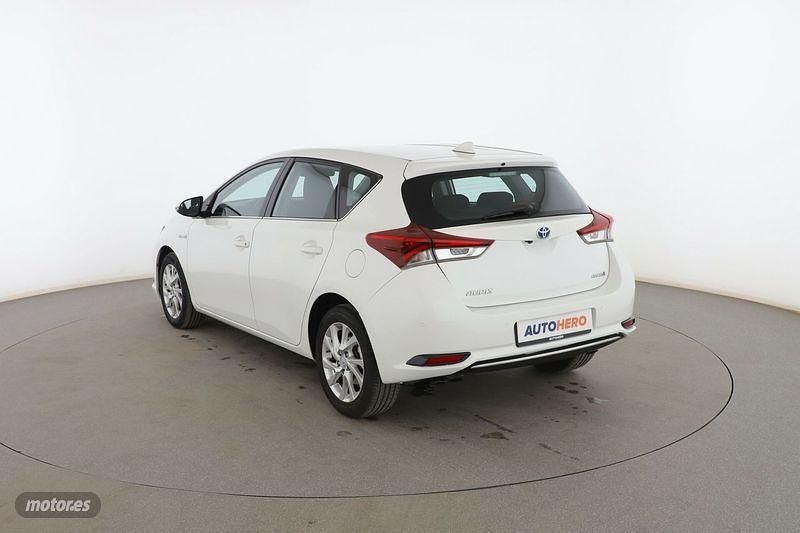 Occasion Toyota Auris Hybrid Active 140 PK (102 kW) 2017 Wit Sedan