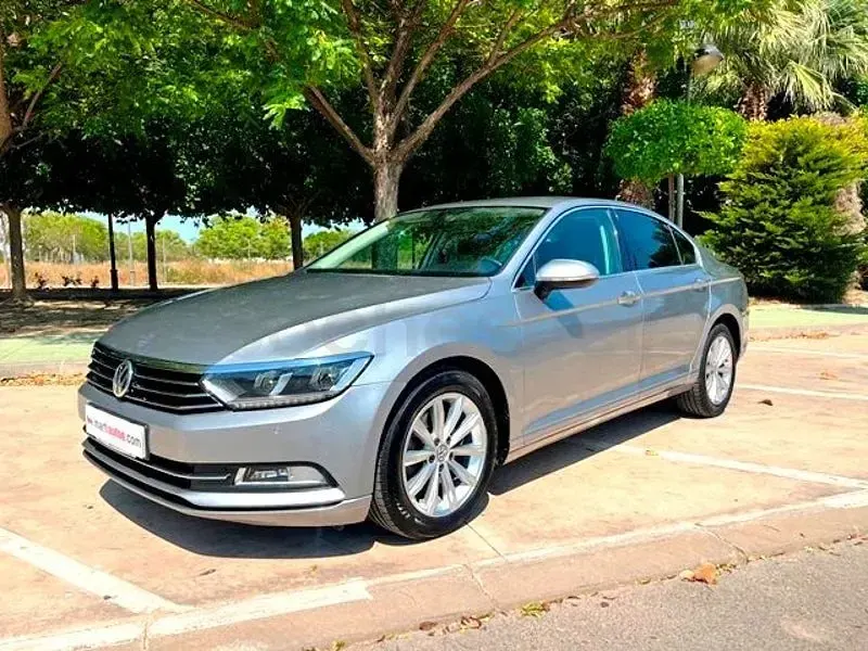 Usado VW Passat Advance 150 CV (110 kW) 2018 Gris / plata Berlina