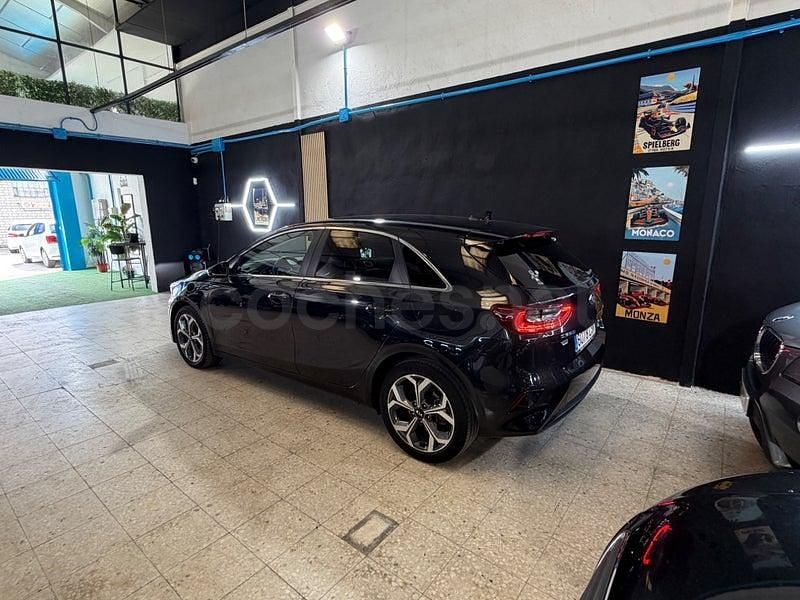Usado Kia Ceed 136 CV (100 kW) 2021 Negro Utilitario