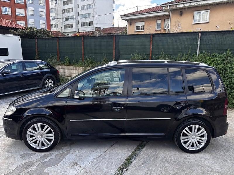 Usado VW Touran Sport 140 CV (102 kW) 2010 Negro Monovolumen