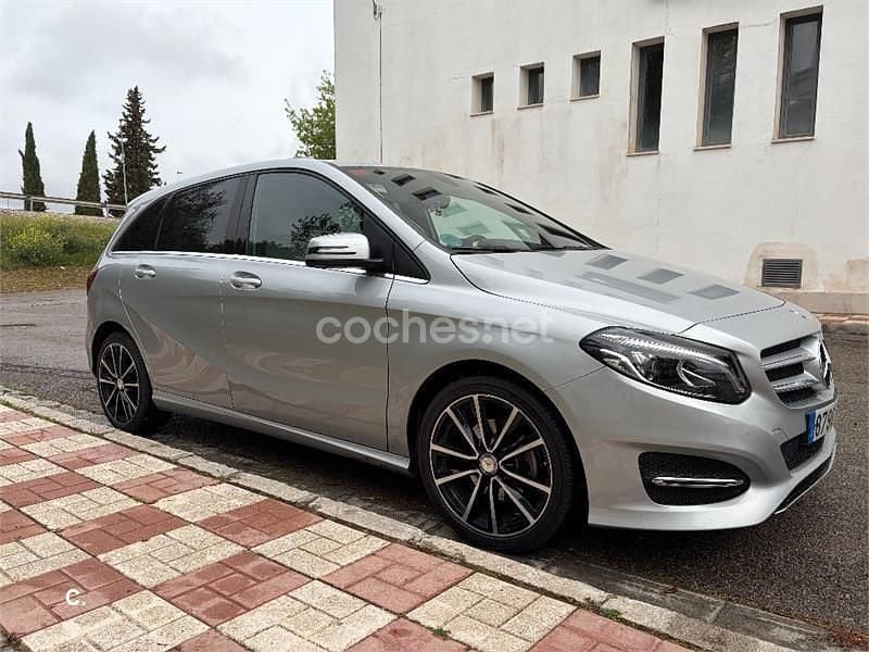 Usado Mercedes B200 136 CV (100 kW) 2016 Gris / plata Utilitario