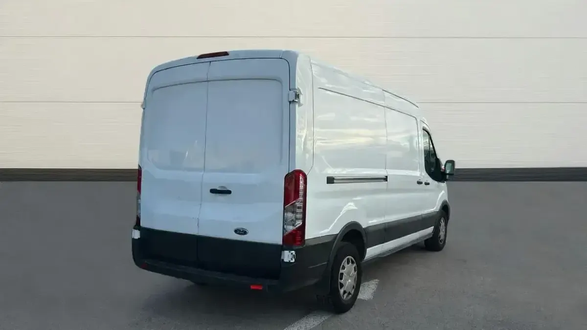 Begagnad Ford Transit Trend 130 HK (95 kW) 2023 Vit Sedan