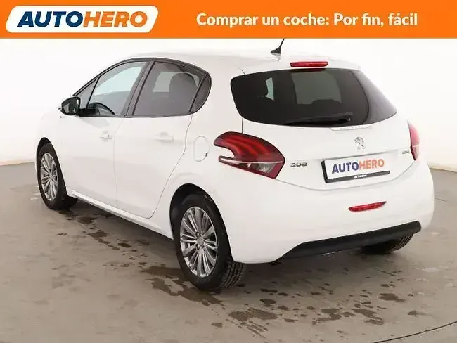 Usado Peugeot 208 Style 82 CV (60 kW) 2016 Blanco Utilitario