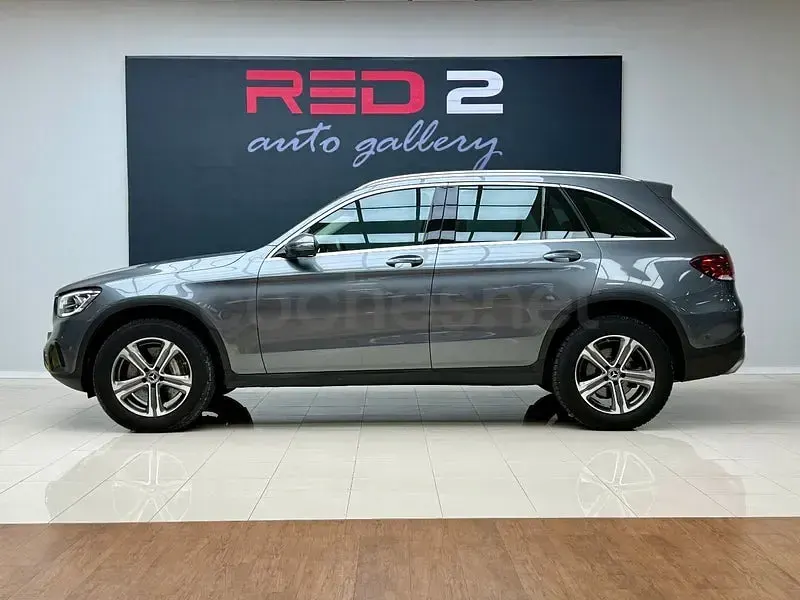 Usado Mercedes GLC300e 320 CV (235 kW) 2021 Gris / plata SUV
