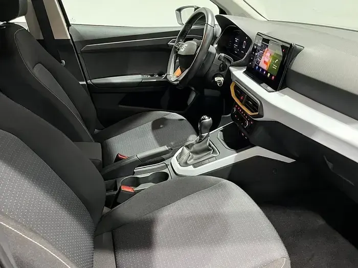 Usado Seat Arona Style 110 CV (80 kW) 2024 Negro SUV