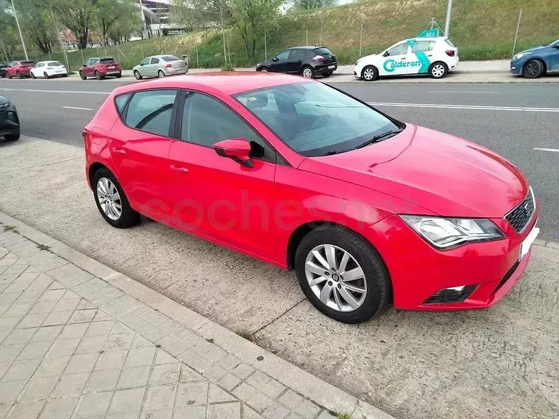 Usado Seat Leon Reference 105 CV (77 kW) 2014 Rojo Berlina