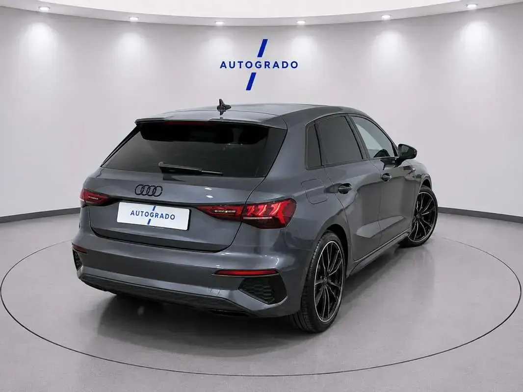 Usado Audi A3 Sportback Ambiente 150 CV (110 kW) 2022 Gris Utilitario