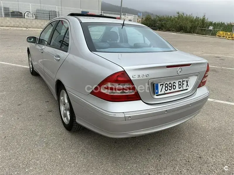 Usado Mercedes C320 Avantgarde 218 CV (160 kW) 2001 Gris / plata Berlina