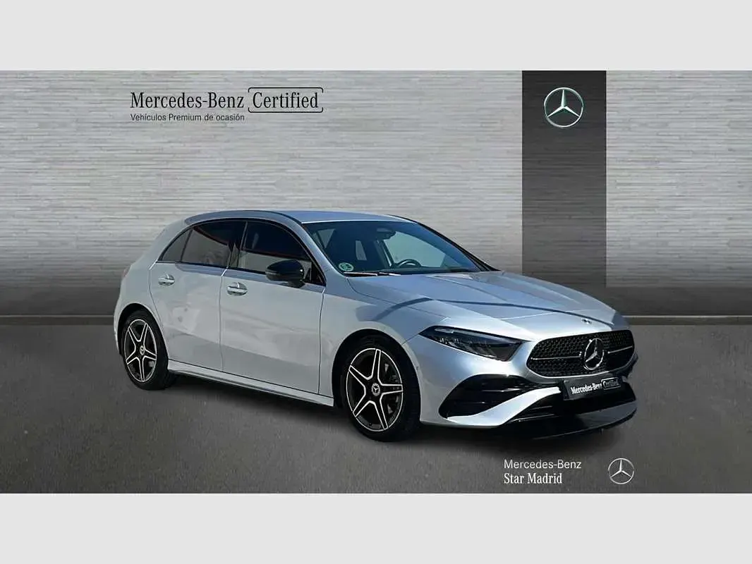 Usado Mercedes A180 109 CV (80 kW) 2025 Plateado Utilitario
