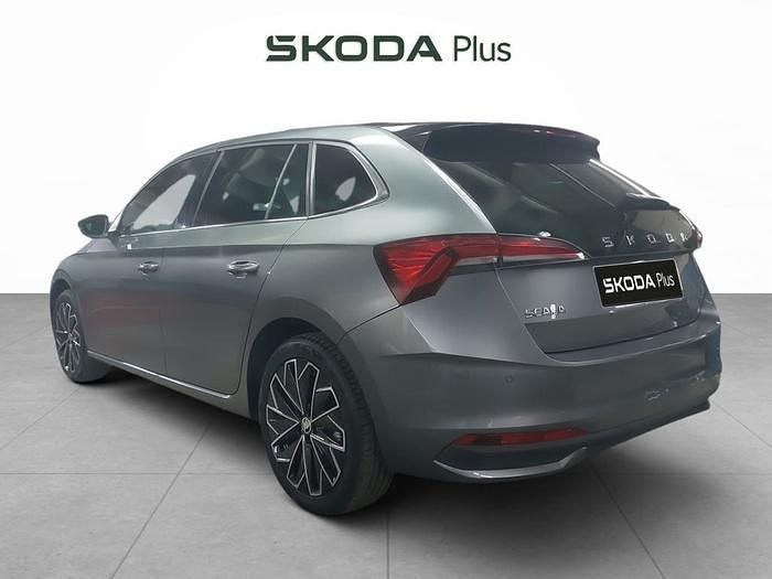 Usado Skoda Scala 115 CV (84 kW) 2024 Gris Utilitario