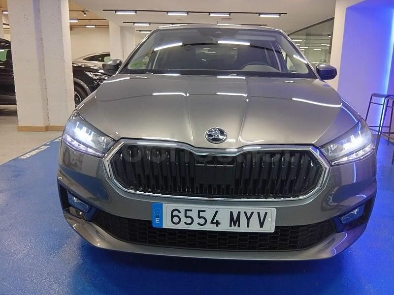 Usado Skoda Fabia Selection 95 CV (69 kW) 2025 Gris / plata Utilitario